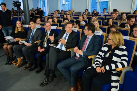 Minister Koenders visits Leiden University - speech by one of our students